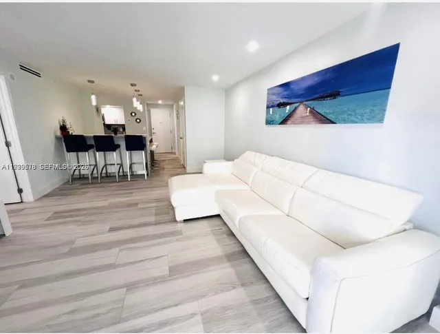 1-bedroom rental at 6917 Collins Avenue #806, Miami Beach