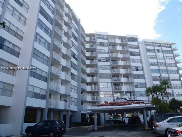 1-bedroom rental at 1300 NE Miami Gardens Drive #616E, Miami