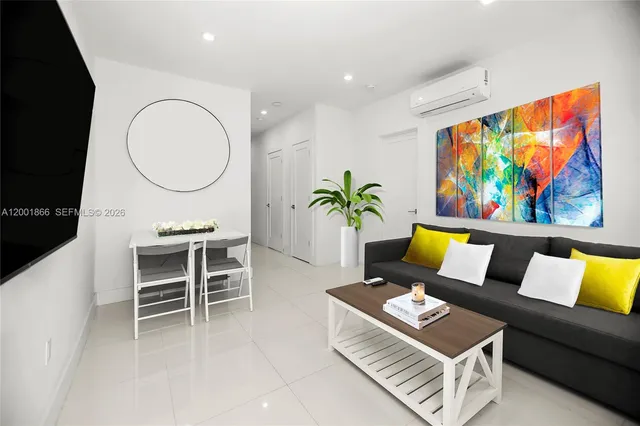 2-bedroom rental at 733 Michigan Avenue #6, Miami Beach