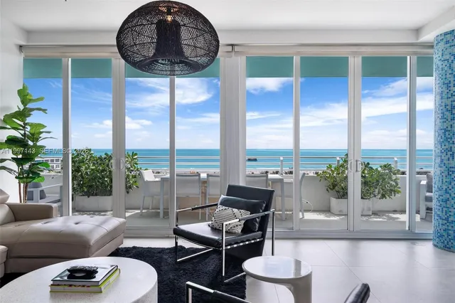 2-bedroom rental at 226 Ocean Drive #8F, Miami Beach