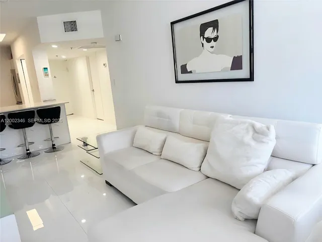 1-bedroom rental at 100 Lincoln Road #927, Miami Beach