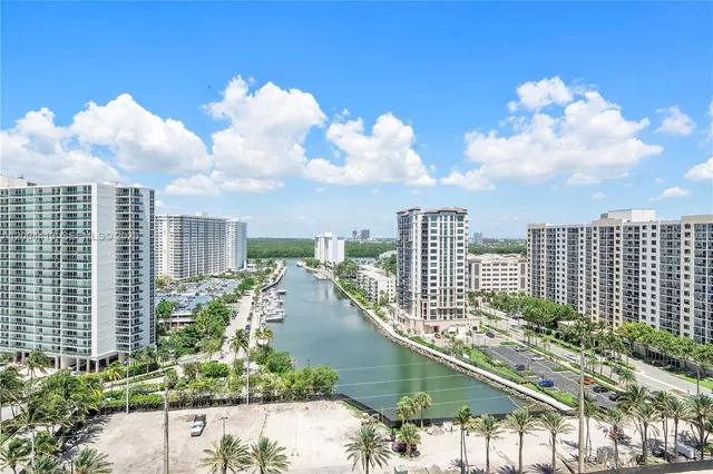 2-bedroom rental at 15811 Collins Avenue #1205, Sunny Isles Beach