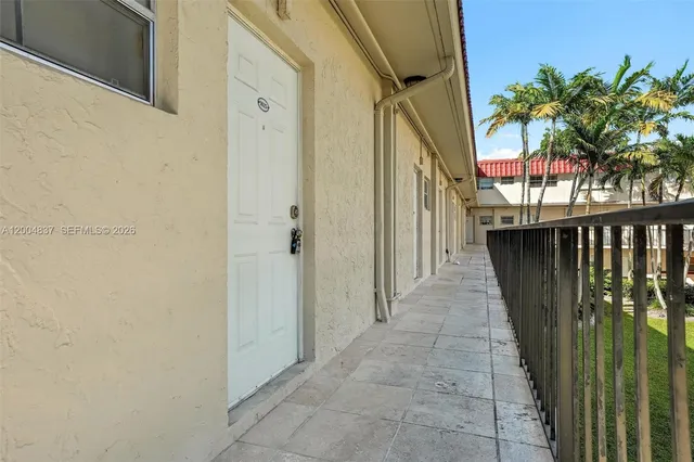 3-bedroom rental at 8650 SW 67th Avenue #1025, Pinecrest