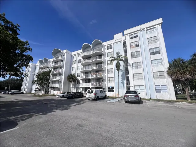 1-bedroom rental at 496 NW 165th St Road #D414, Miami
