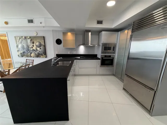 1-bedroom rental at 18201 Collins Avenue #5105, Sunny Isles Beach