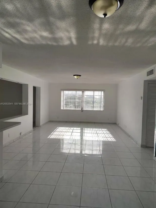 2-bedroom rental at 200 NE 12th Avenue #1C, Hallandale Beach