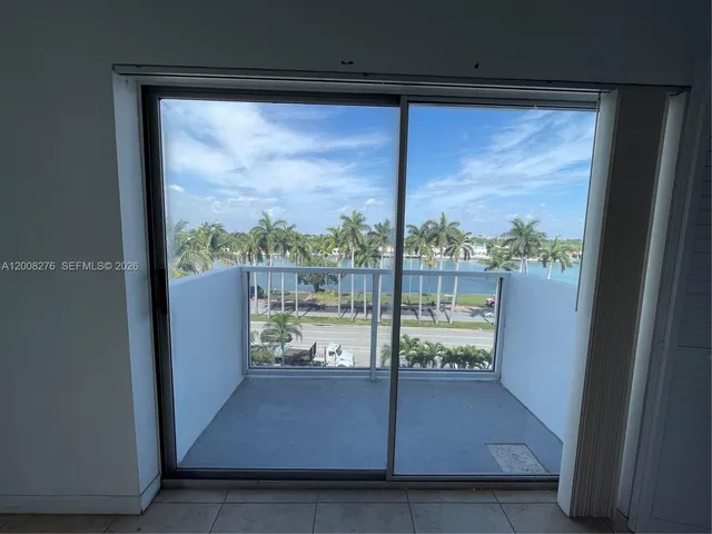 1-bedroom rental at 5313 Collins Avenue #801, Miami Beach