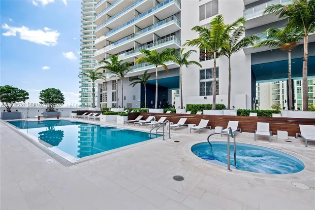 1-bedroom rental at 1300 Brickell Bay Drive #807, Miami