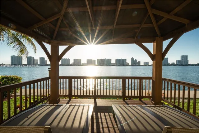2-bedroom rental at 18100 N Bay Road #504, Sunny Isles Beach