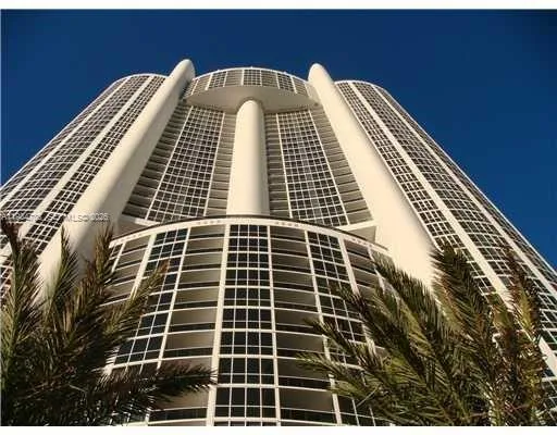 2-bedroom rental at 18201 Collins Avenue #3505, Sunny Isles Beach