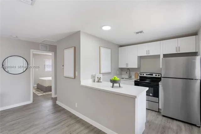 2-bedroom rental at 308 SW 14th Street #2, Fort Lauderdale