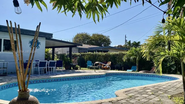 4-bedroom rental at 220 SW 3rd Avenue #0, Hallandale Beach