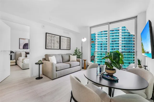 1-bedroom rental at 77 SE 5th Street #3305, Miami