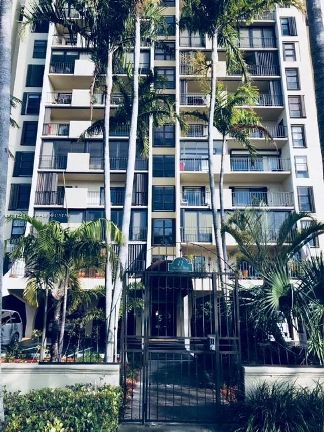 2-bedroom rental at 77 Crandon Blvd 2e #2E, Key Biscayne