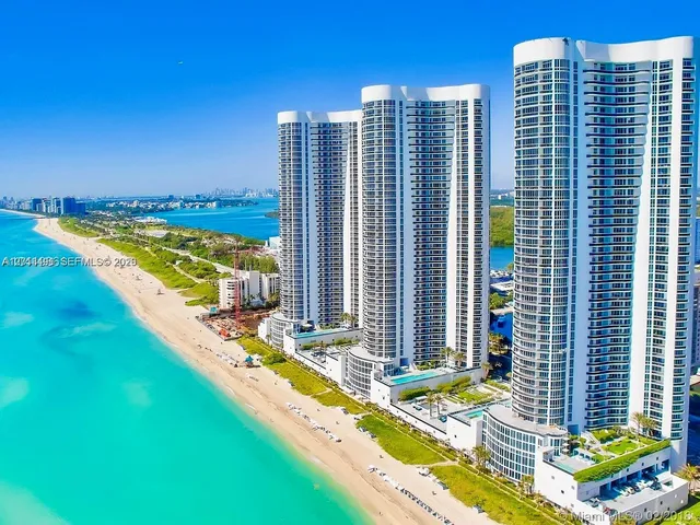 2-bedroom rental at 15811 Collins Avenue #2703, Sunny Isles Beach