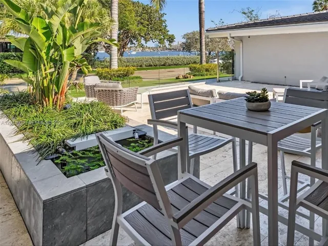 4-bedroom rental at 840 S Southlake Drive #0, Hollywood