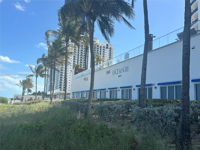 2-bedroom rental at 18911 Collins Avenue #1602, Sunny Isles Beach