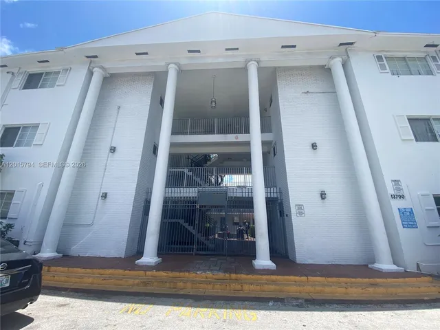 1-bedroom rental at 13700 NE 6th Avenue #115, North Miami