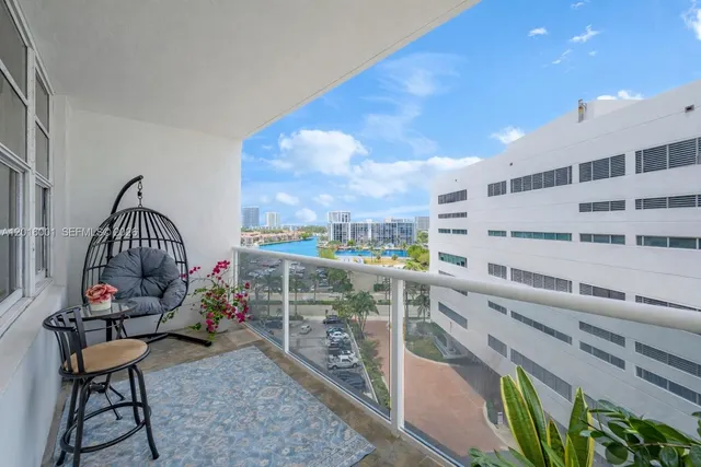 1-bedroom rental at 3725 S Ocean Drive #1015, Hollywood