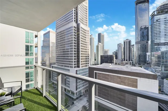 2-bedroom rental at 31 SE 6th Street #2207, Miami