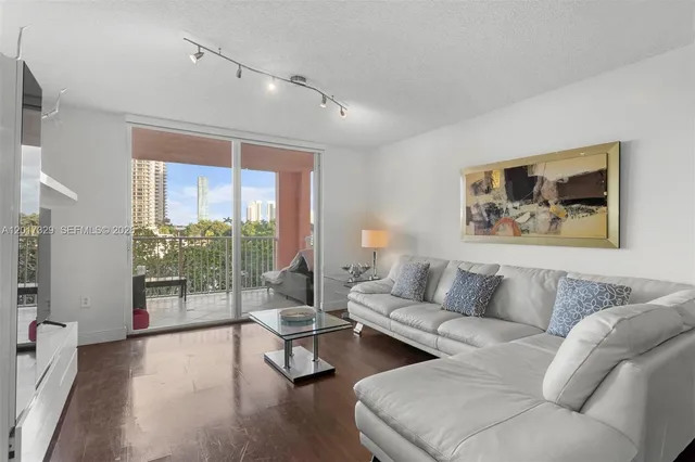 2-bedroom rental at 19655 E Country Club Drive #6304, Aventura