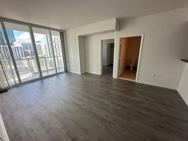2-bedroom rental at 244 Biscayne Boulevard #1910, Miami
