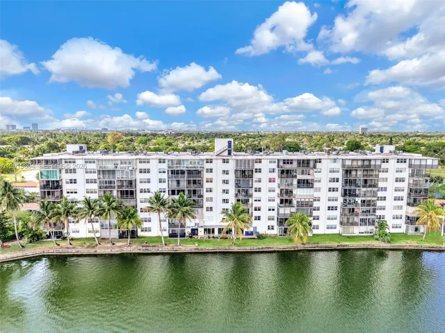 1-bedroom rental at 1075 NE Miami Gardens Drive #408, Miami