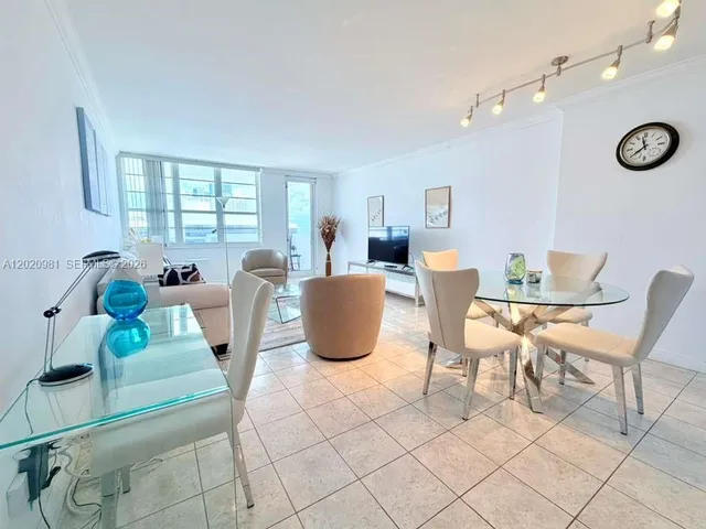 1-bedroom rental at 100 Lincoln Road #1423, Miami Beach