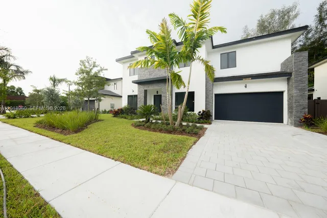 5-bedroom rental at 13004 Davie Oaks Drive, Davie