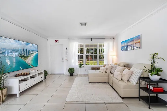 3-bedroom rental at 1012 N 13th Terrace, Hollywood