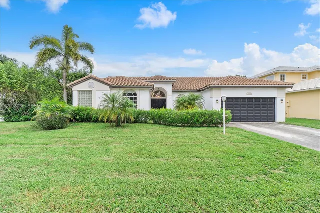 6-bedroom rental at 9251 NW 42nd Court, Coral Springs