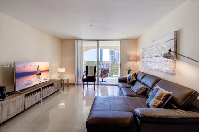 2-bedroom rental at 19601 E Country Club Drive #7606, Aventura