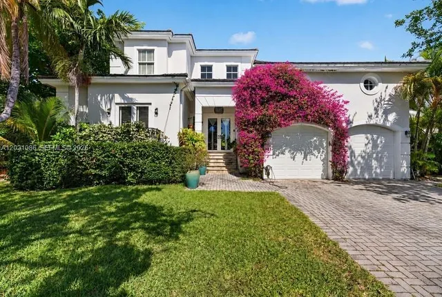 5-bedroom rental at 442 Ridgewood Road, Key Biscayne
