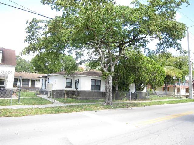 1-bedroom rental at 522 N 19th Avenue #5, Hollywood