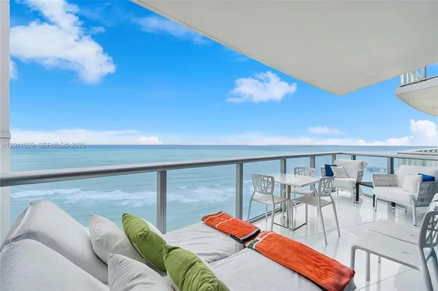 1-bedroom rental at 17001 Collins Avenue #1703, Sunny Isles Beach