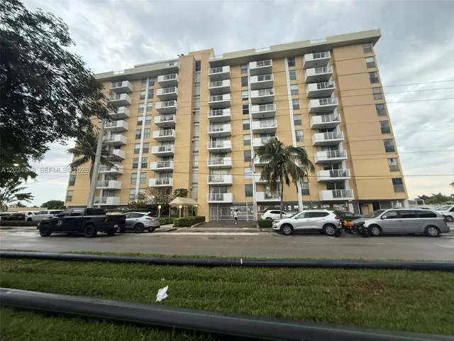 2-bedroom rental at 2020 NE 135th Street #503, North Miami