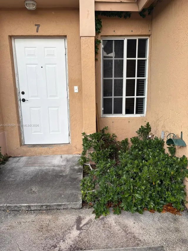 2-bedroom rental at 117 SE 3rd Avenue #7, Hallandale Beach