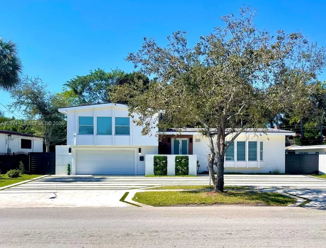 5-bedroom rental at 19960 Highland Lakes Boulevard, Miami