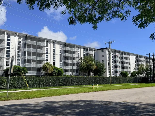 2-bedroom rental at 16851 NE 23rd Avenue #B601, North Miami Beach