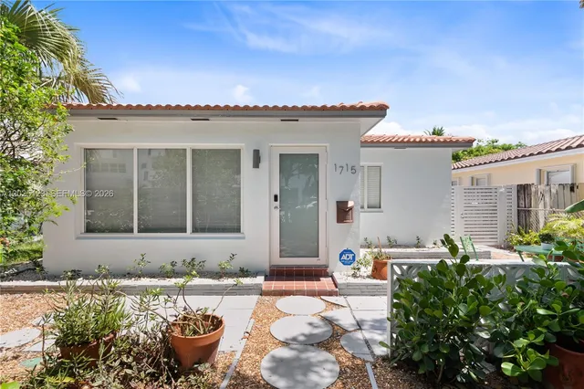 3-bedroom rental at 1715 Jefferson Street #0, Hollywood