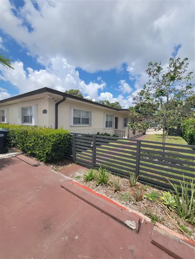 3-bedroom rental at 1052 SW 79th Avenue #., Miami