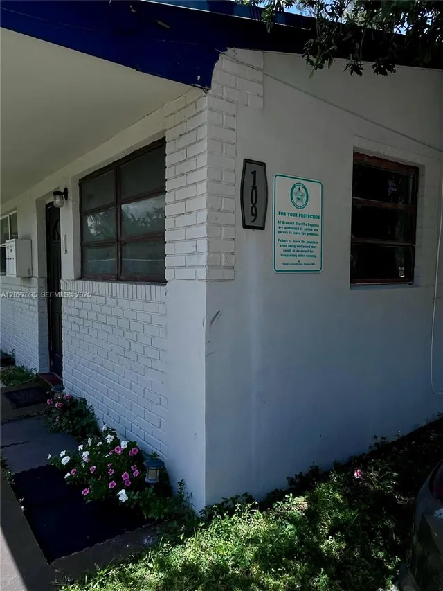 2-bedroom rental at 109 NW 14th Way #3, Dania Beach