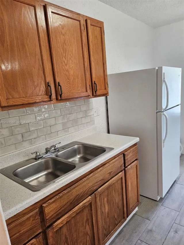 1-bedroom rental at 709 NE 4th Court #2, Hallandale Beach