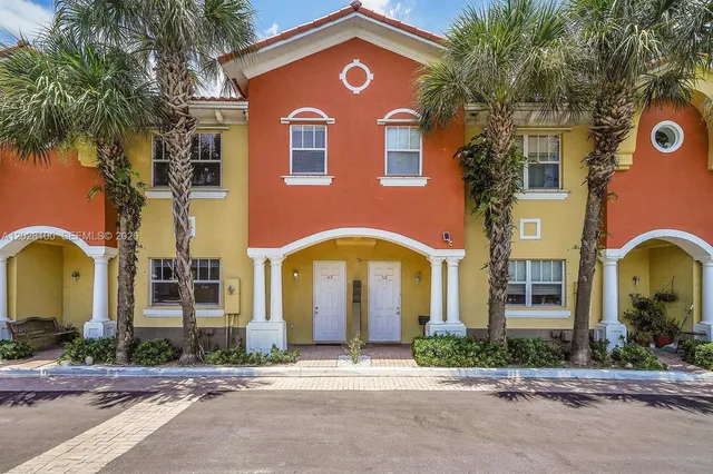 3-bedroom rental at 2620 Pierce Street #A3, Hollywood