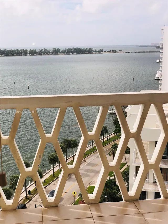 2-bedroom rental at 1430 Brickell Bay Drive #PH5, Miami