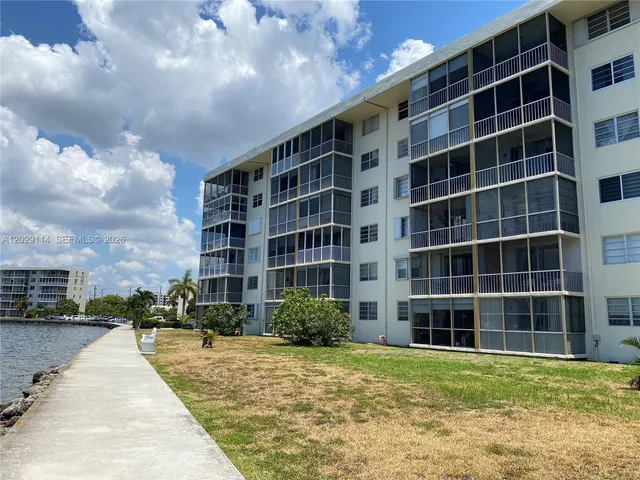 1-bedroom rental at 2920 Point East Drive #N611, Aventura