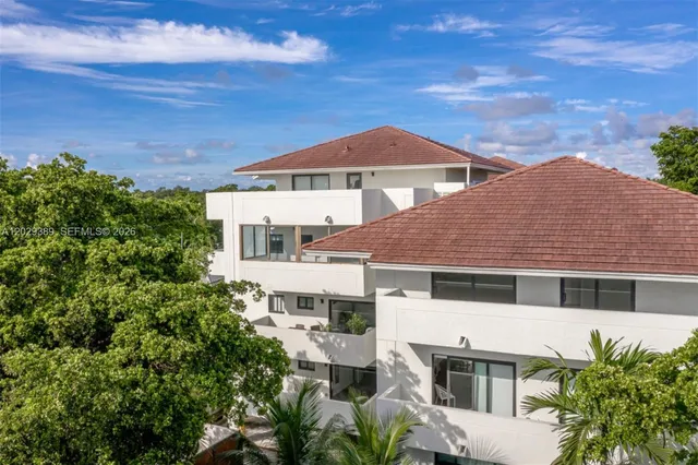 3-bedroom rental at 800 S Dixie Hwy 106 Hwy 106 #106, Coral Gables