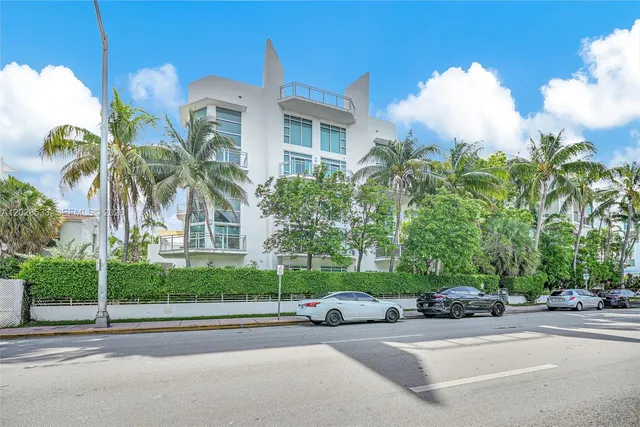 2-bedroom rental at 7728 Collins Avenue #5, Miami Beach