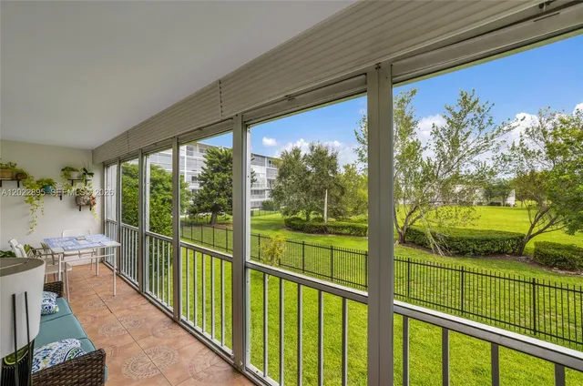 1-bedroom rental at 950 Hillcrest Dr 212 #212, Hollywood