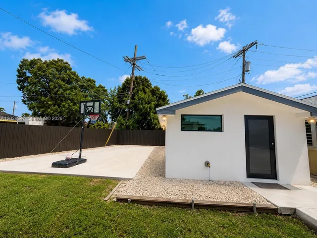 1-bedroom rental at 5350 NW 174th Drive, Miami Gardens